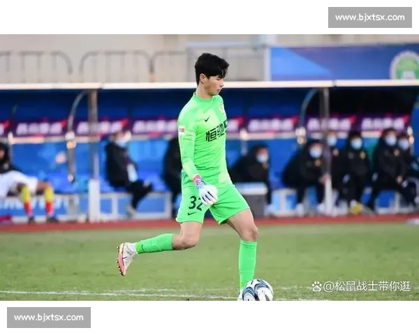 恩怨重逢！梭鱼湾球迷赛前另类 “问候” 前恒大门将霍深坪